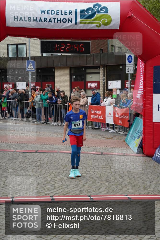 04.05.2025 - 8. Wedeler Halbmarathon Felixshl http://msf.ph/oto/7816813 04.05.2025 11:22:43 Ziel 378, 612, 613 meine-sportfotos.de