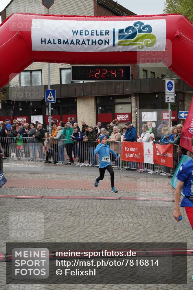 04.05.2025 - 8. Wedeler Halbmarathon Felixshl http://msf.ph/oto/7816814 04.05.2025 11:22:45 Ziel 378, 612, 613 meine-sportfotos.de