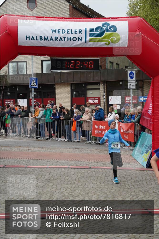 04.05.2025 - 8. Wedeler Halbmarathon Felixshl http://msf.ph/oto/7816817 04.05.2025 11:22:46 Ziel 612, 613 meine-sportfotos.de