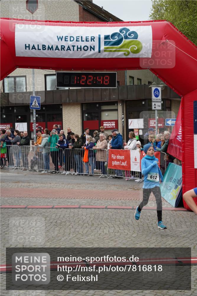 04.05.2025 - 8. Wedeler Halbmarathon Felixshl http://msf.ph/oto/7816818 04.05.2025 11:22:46 Ziel 612, 613 meine-sportfotos.de