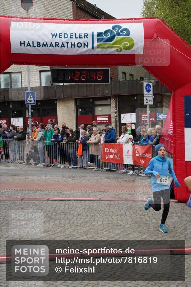 04.05.2025 - 8. Wedeler Halbmarathon Felixshl http://msf.ph/oto/7816819 04.05.2025 11:22:46 Ziel 612, 613 meine-sportfotos.de