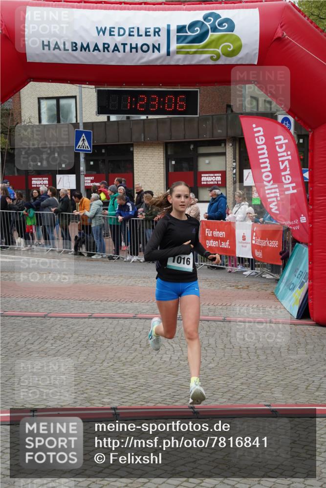 04.05.2025 - 8. Wedeler Halbmarathon Felixshl http://msf.ph/oto/7816841 04.05.2025 11:23:04 Ziel 1016 meine-sportfotos.de