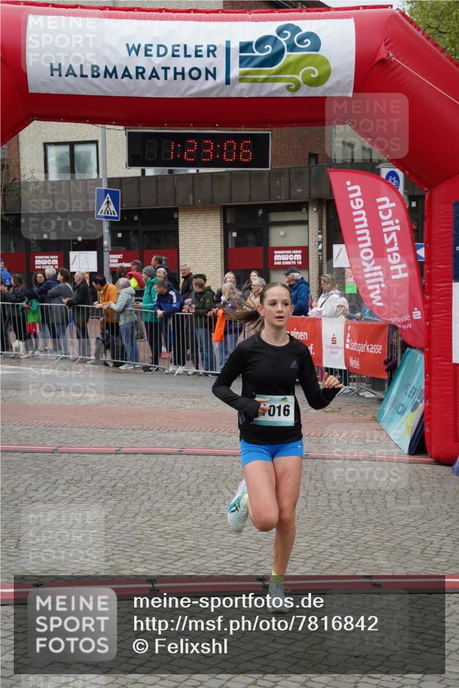 04.05.2025 - 8. Wedeler Halbmarathon Felixshl http://msf.ph/oto/7816842 04.05.2025 11:23:05 Ziel 1016 meine-sportfotos.de
