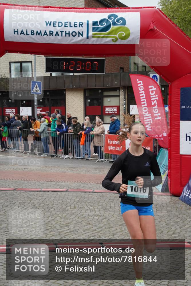 04.05.2025 - 8. Wedeler Halbmarathon Felixshl http://msf.ph/oto/7816844 04.05.2025 11:23:05 Ziel 1016 meine-sportfotos.de
