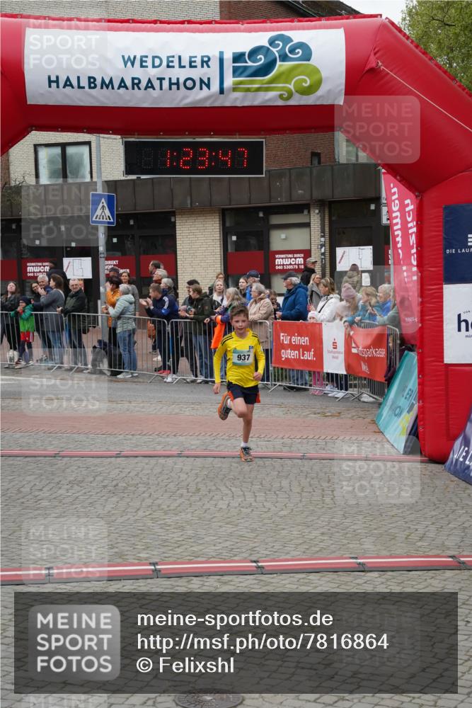04.05.2025 - 8. Wedeler Halbmarathon Felixshl http://msf.ph/oto/7816864 04.05.2025 11:23:45 Ziel 463, 936, 937 meine-sportfotos.de