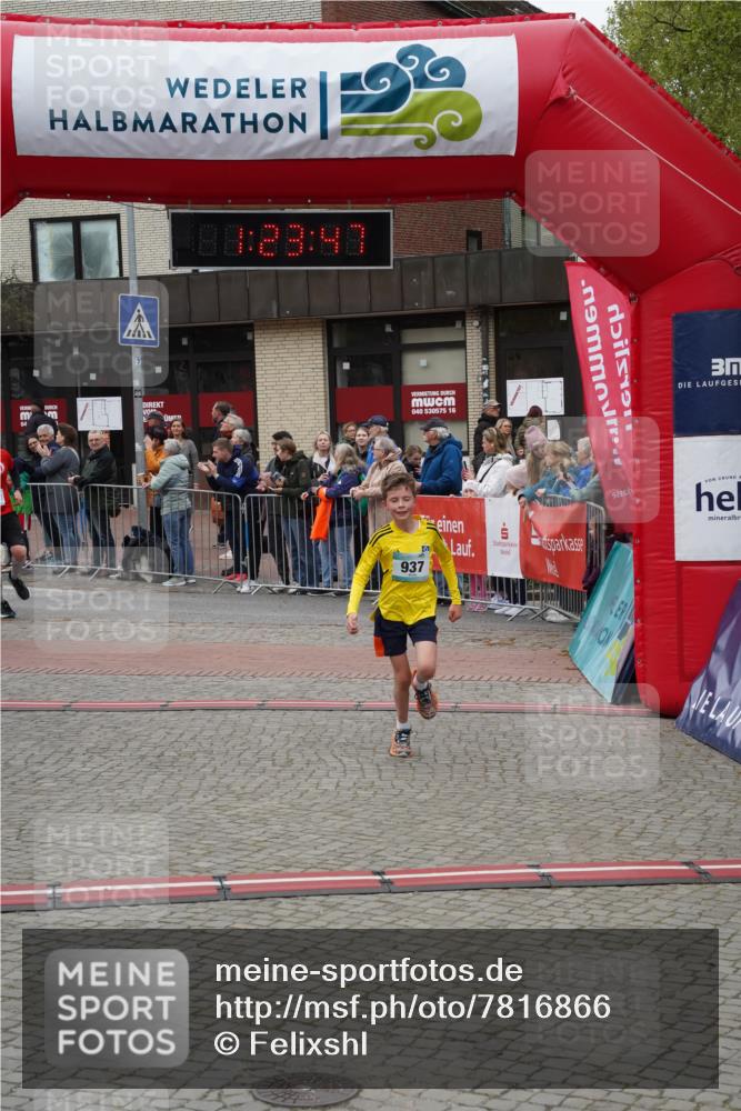 04.05.2025 - 8. Wedeler Halbmarathon Felixshl http://msf.ph/oto/7816866 04.05.2025 11:23:45 Ziel 463, 936, 937 meine-sportfotos.de