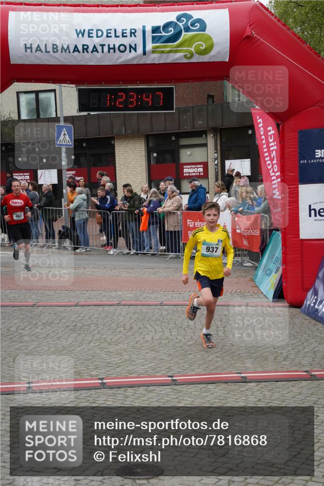 04.05.2025 - 8. Wedeler Halbmarathon Felixshl http://msf.ph/oto/7816868 04.05.2025 11:23:45 Ziel 463, 936, 937 meine-sportfotos.de