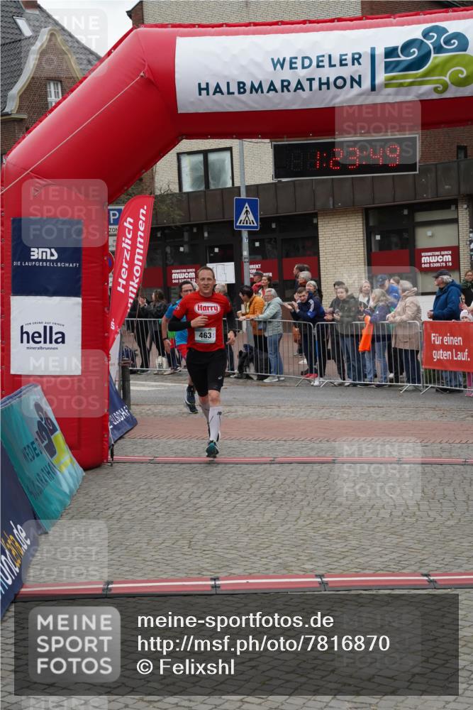 04.05.2025 - 8. Wedeler Halbmarathon Felixshl http://msf.ph/oto/7816870 04.05.2025 11:23:47 Ziel 463, 936, 937 meine-sportfotos.de