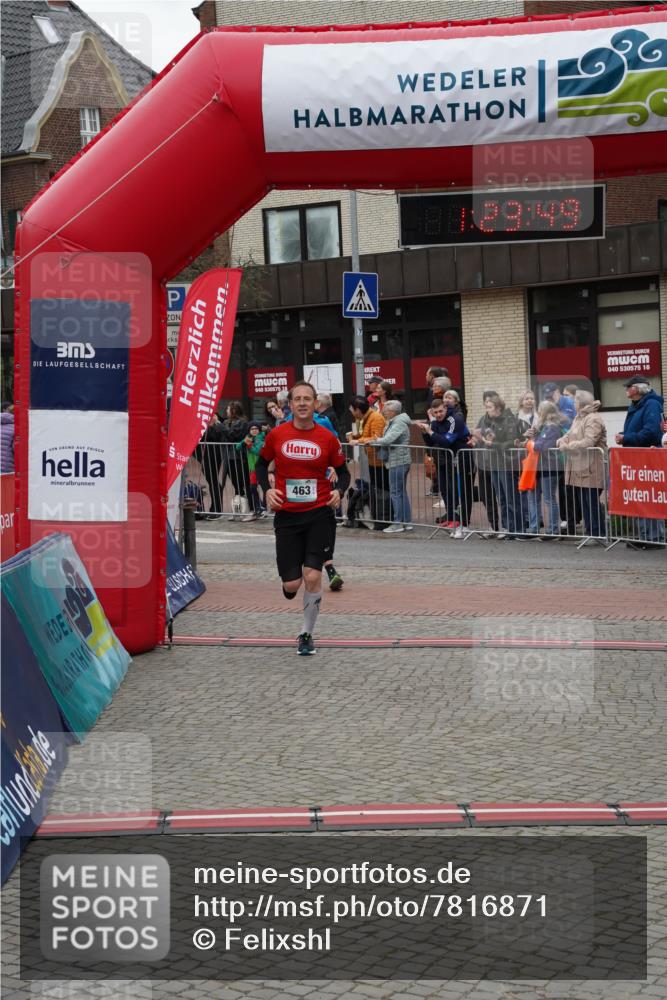 04.05.2025 - 8. Wedeler Halbmarathon Felixshl http://msf.ph/oto/7816871 04.05.2025 11:23:47 Ziel 463, 936, 937 meine-sportfotos.de