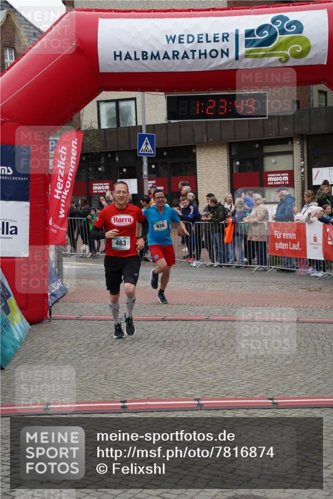 04.05.2025 - 8. Wedeler Halbmarathon Felixshl http://msf.ph/oto/7816874 04.05.2025 11:23:47 Ziel 463, 936, 937 meine-sportfotos.de
