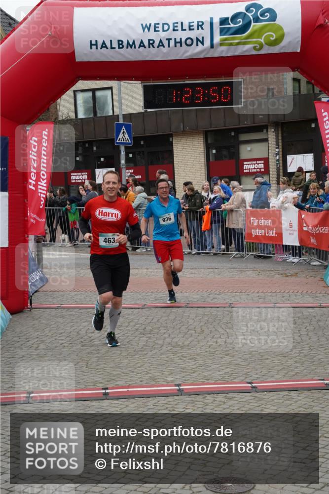 04.05.2025 - 8. Wedeler Halbmarathon Felixshl http://msf.ph/oto/7816876 04.05.2025 11:23:48 Ziel 463, 936, 937 meine-sportfotos.de