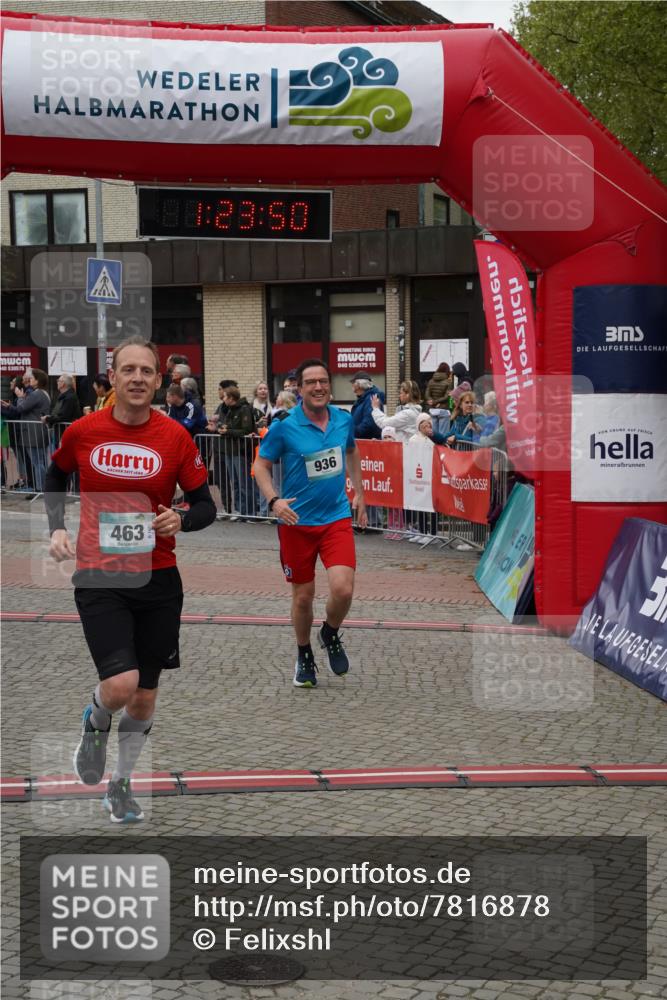 04.05.2025 - 8. Wedeler Halbmarathon Felixshl http://msf.ph/oto/7816878 04.05.2025 11:23:48 Ziel 463, 936, 937 meine-sportfotos.de