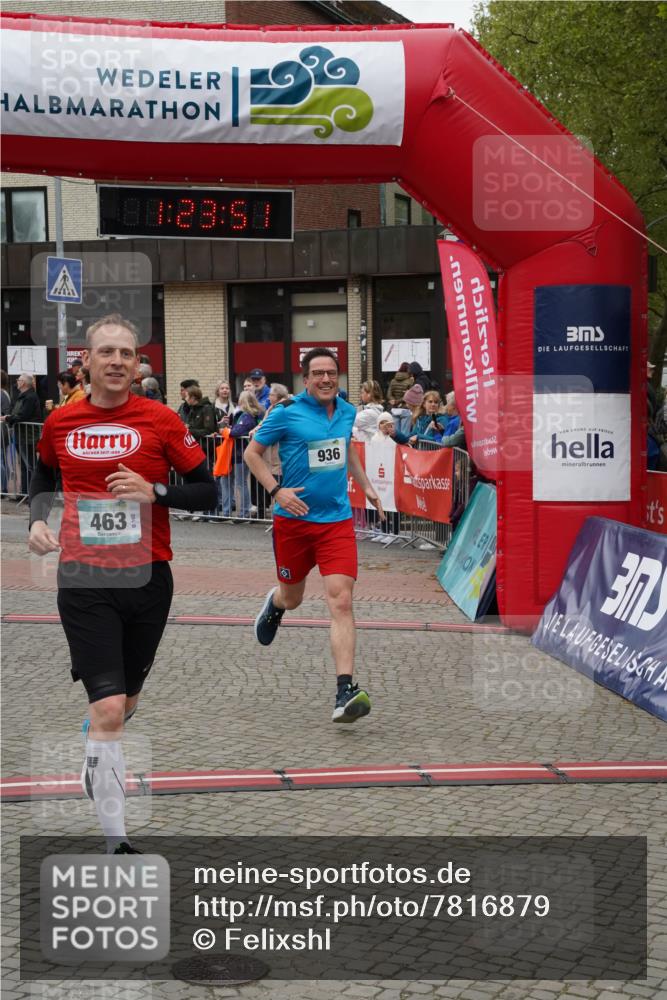 04.05.2025 - 8. Wedeler Halbmarathon Felixshl http://msf.ph/oto/7816879 04.05.2025 11:23:49 Ziel 463, 936, 937 meine-sportfotos.de