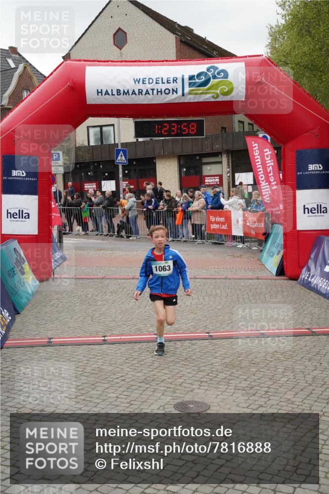 04.05.2025 - 8. Wedeler Halbmarathon Felixshl http://msf.ph/oto/7816888 04.05.2025 11:23:56 Ziel  meine-sportfotos.de