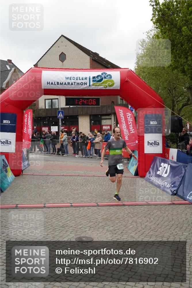 04.05.2025 - 8. Wedeler Halbmarathon Felixshl http://msf.ph/oto/7816902 04.05.2025 11:24:04 Ziel 373, 993 meine-sportfotos.de