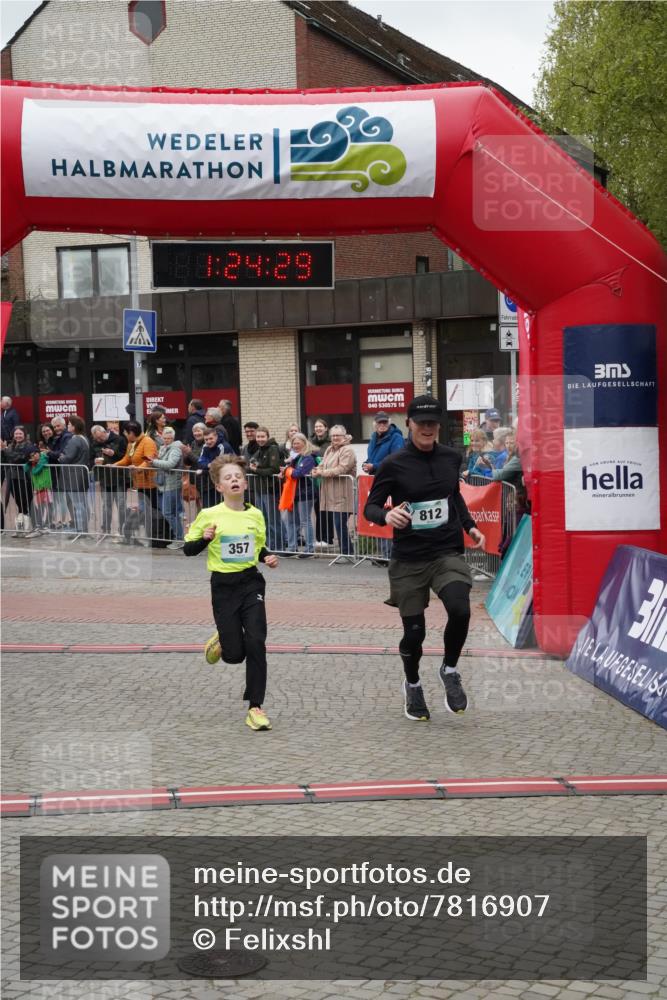 04.05.2025 - 8. Wedeler Halbmarathon Felixshl http://msf.ph/oto/7816907 04.05.2025 11:24:27 Ziel 357, 812 meine-sportfotos.de