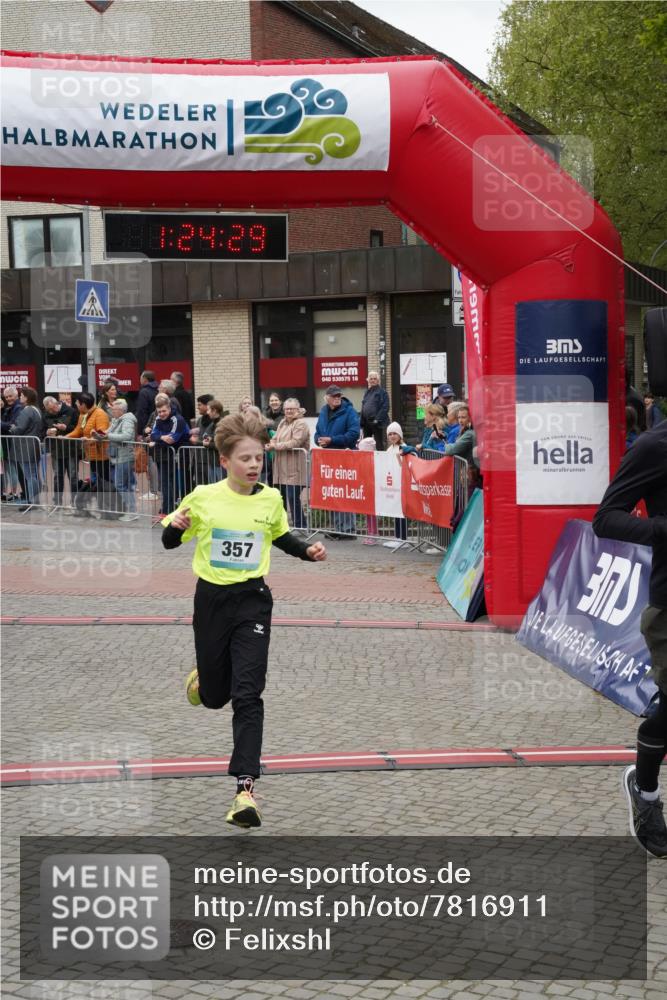 04.05.2025 - 8. Wedeler Halbmarathon Felixshl http://msf.ph/oto/7816911 04.05.2025 11:24:27 Ziel 357, 812 meine-sportfotos.de