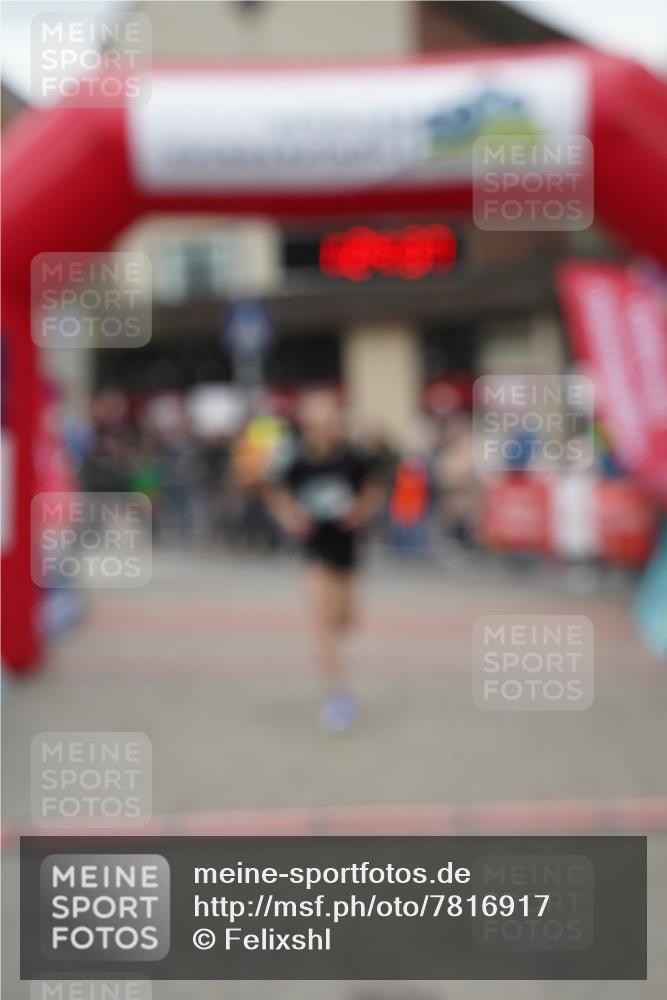 04.05.2025 - 8. Wedeler Halbmarathon Felixshl http://msf.ph/oto/7816917 04.05.2025 11:24:35 Ziel 998, 1199 meine-sportfotos.de