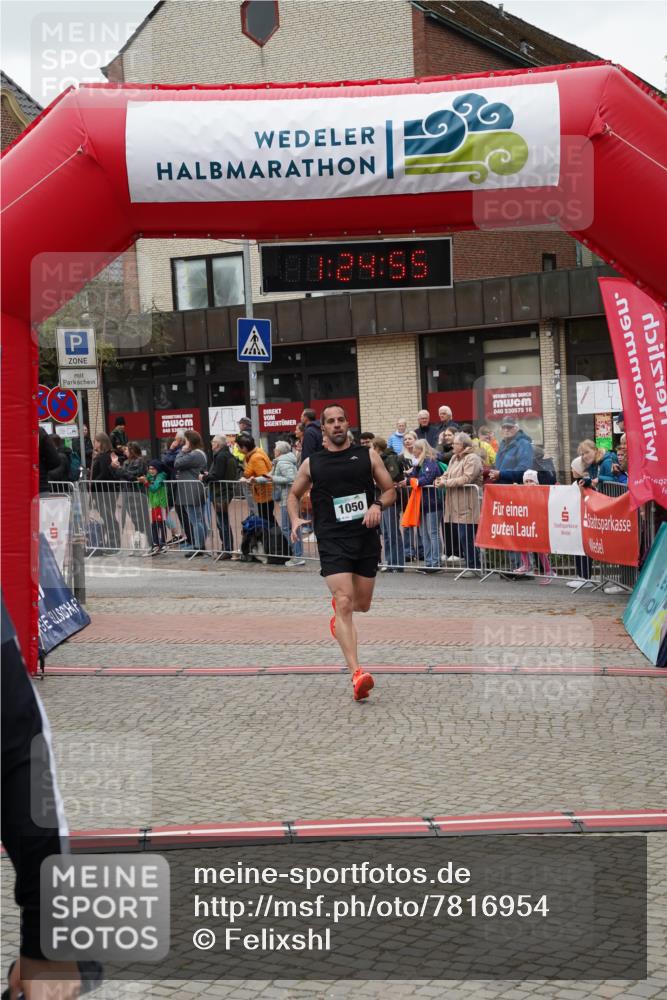 04.05.2025 - 8. Wedeler Halbmarathon Felixshl http://msf.ph/oto/7816954 04.05.2025 11:24:53 Ziel 416, 1050, 1126 meine-sportfotos.de