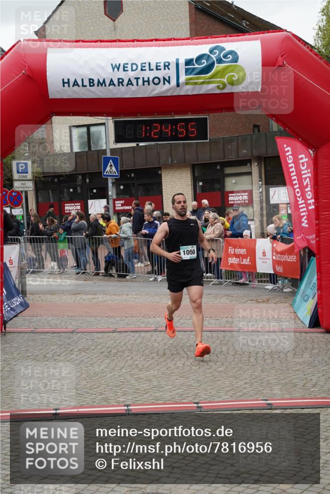 04.05.2025 - 8. Wedeler Halbmarathon Felixshl http://msf.ph/oto/7816956 04.05.2025 11:24:53 Ziel 416, 1050, 1126 meine-sportfotos.de