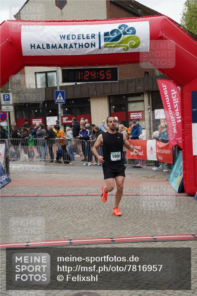 04.05.2025 - 8. Wedeler Halbmarathon Felixshl http://msf.ph/oto/7816957 04.05.2025 11:24:53 Ziel 416, 1050, 1126 meine-sportfotos.de