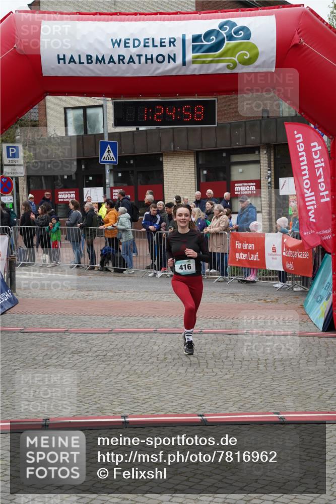 04.05.2025 - 8. Wedeler Halbmarathon Felixshl http://msf.ph/oto/7816962 04.05.2025 11:24:56 Ziel 416, 1050, 1126 meine-sportfotos.de