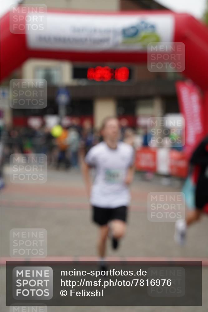 04.05.2025 - 8. Wedeler Halbmarathon Felixshl http://msf.ph/oto/7816976 04.05.2025 11:25:08 Ziel 1093, 1176 meine-sportfotos.de