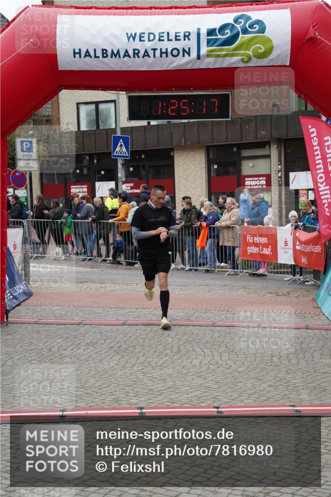 04.05.2025 - 8. Wedeler Halbmarathon Felixshl http://msf.ph/oto/7816980 04.05.2025 11:25:15 Ziel 1074 meine-sportfotos.de