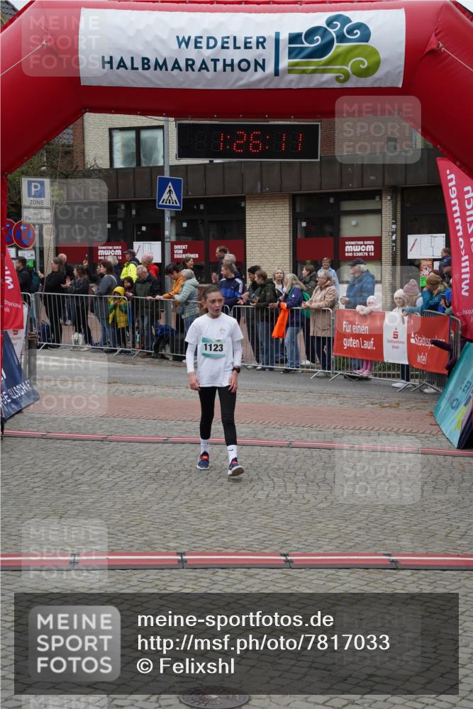 04.05.2025 - 8. Wedeler Halbmarathon Felixshl http://msf.ph/oto/7817033 04.05.2025 11:26:09 Ziel 166, 978, 1123 meine-sportfotos.de