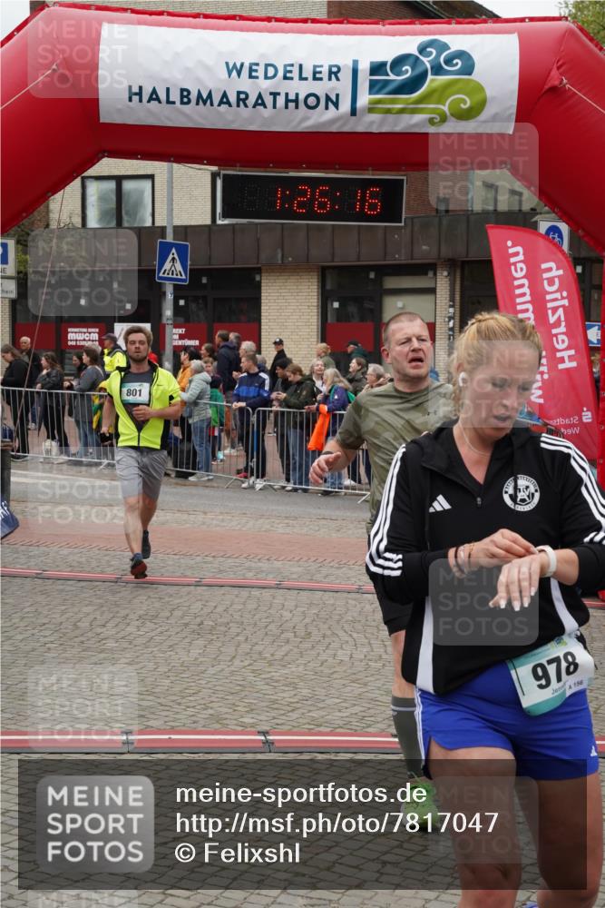 04.05.2025 - 8. Wedeler Halbmarathon Felixshl http://msf.ph/oto/7817047 04.05.2025 11:26:14 Ziel 801, 825, 978, 1123 meine-sportfotos.de