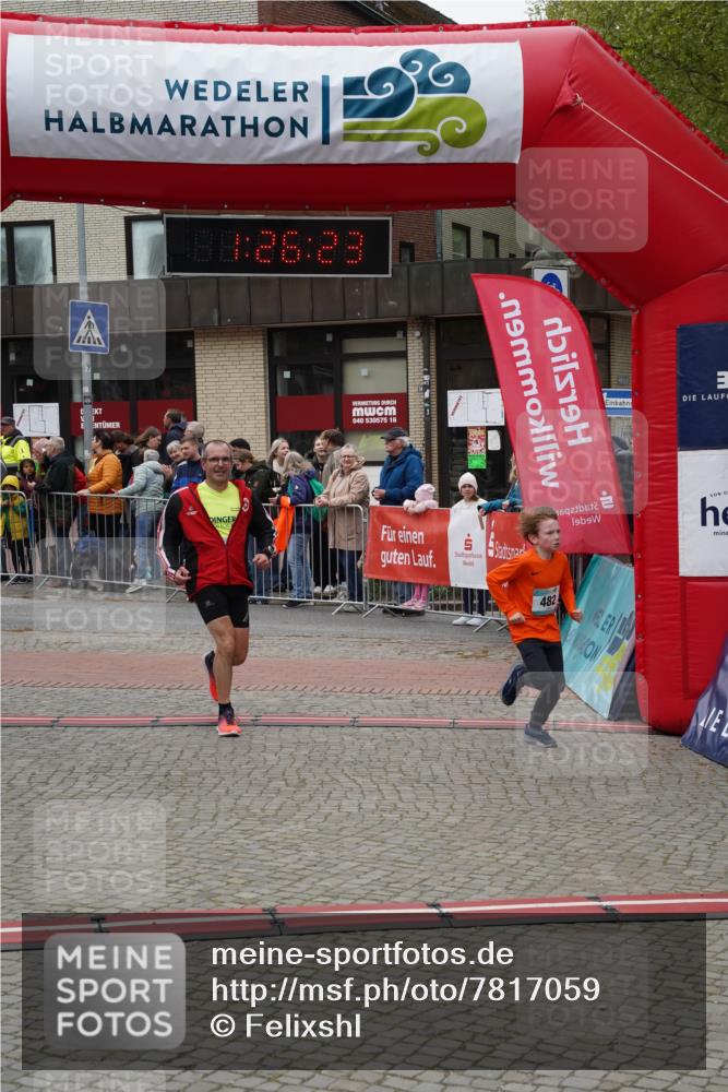 04.05.2025 - 8. Wedeler Halbmarathon Felixshl http://msf.ph/oto/7817059 04.05.2025 11:26:21 Ziel 482, 485, 801, 923 meine-sportfotos.de
