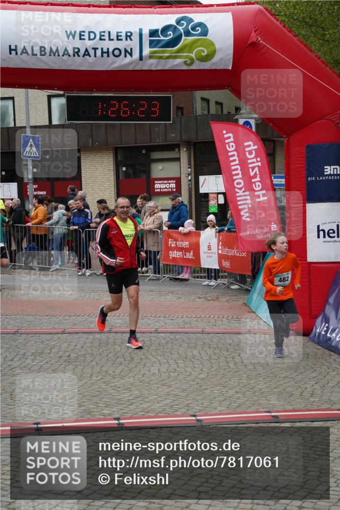 04.05.2025 - 8. Wedeler Halbmarathon Felixshl http://msf.ph/oto/7817061 04.05.2025 11:26:21 Ziel 482, 485, 801, 923 meine-sportfotos.de