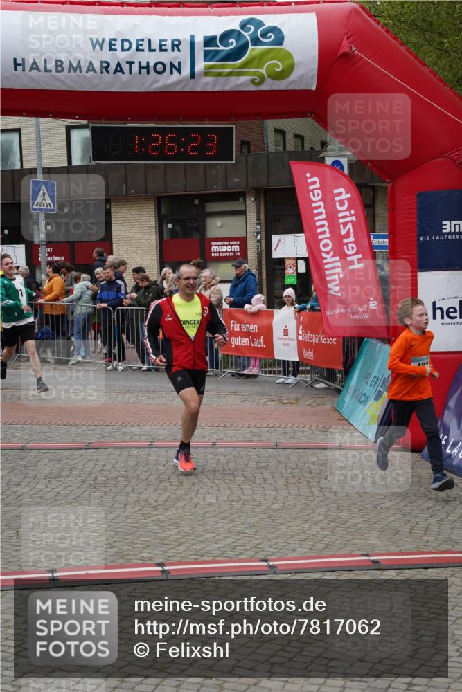04.05.2025 - 8. Wedeler Halbmarathon Felixshl http://msf.ph/oto/7817062 04.05.2025 11:26:21 Ziel 482, 485, 801, 923 meine-sportfotos.de