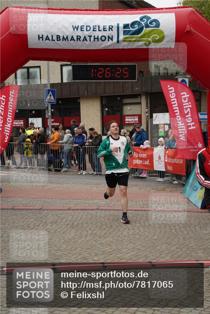 04.05.2025 - 8. Wedeler Halbmarathon Felixshl http://msf.ph/oto/7817065 04.05.2025 11:26:23 Ziel 482, 485, 923 meine-sportfotos.de