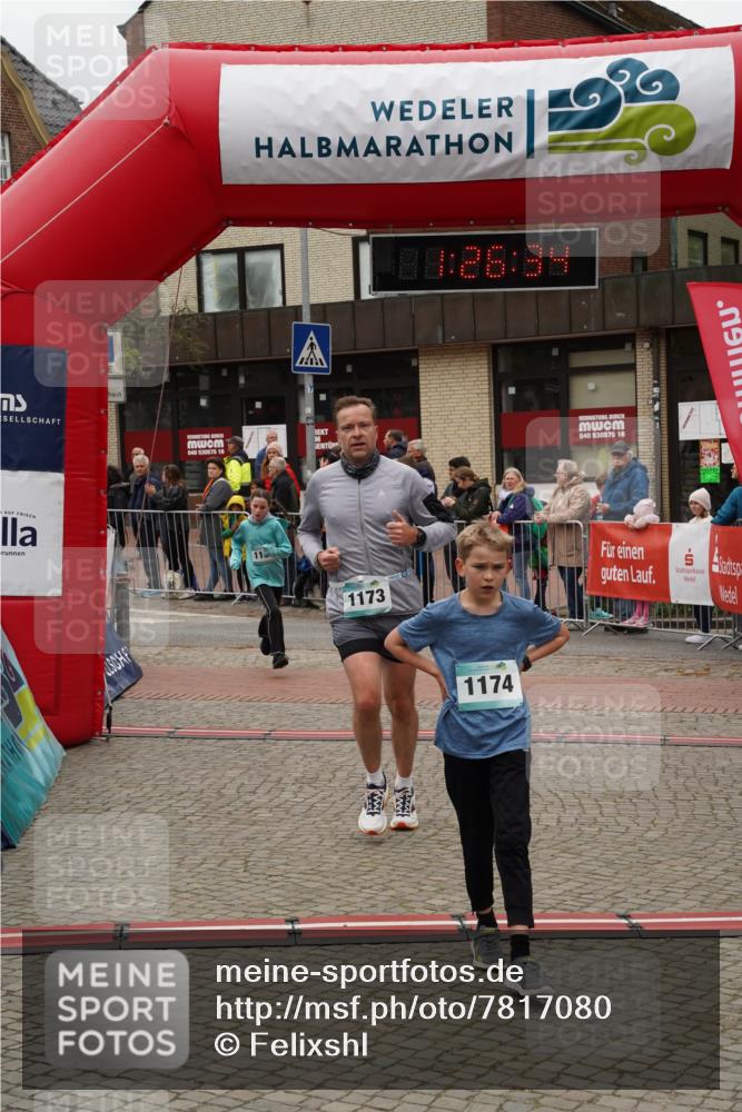 04.05.2025 - 8. Wedeler Halbmarathon Felixshl http://msf.ph/oto/7817080 04.05.2025 11:26:32 Ziel 957, 1173, 1174, 1188 meine-sportfotos.de