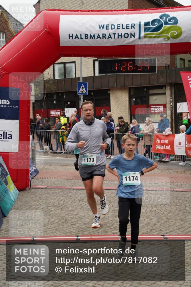 04.05.2025 - 8. Wedeler Halbmarathon Felixshl http://msf.ph/oto/7817082 04.05.2025 11:26:33 Ziel 957, 1173, 1174, 1188 meine-sportfotos.de