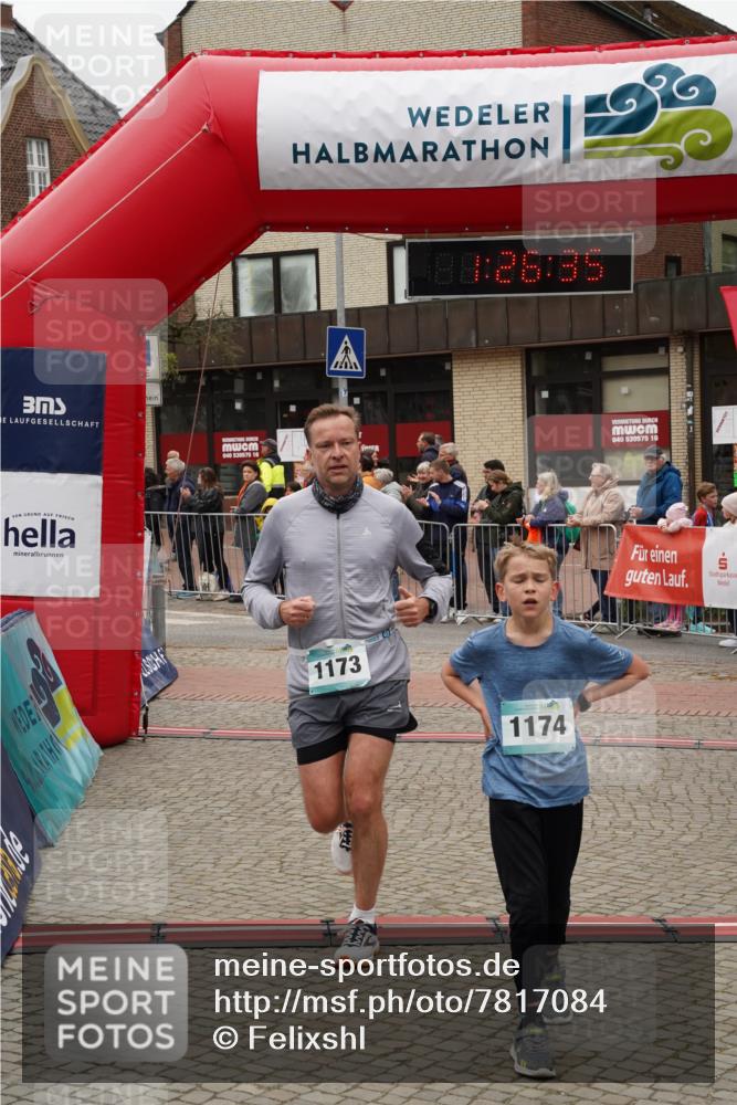 04.05.2025 - 8. Wedeler Halbmarathon Felixshl http://msf.ph/oto/7817084 04.05.2025 11:26:33 Ziel 957, 1173, 1174, 1188 meine-sportfotos.de