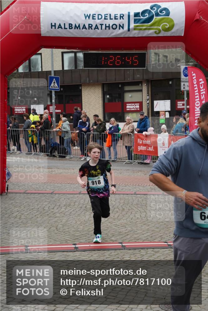 04.05.2025 - 8. Wedeler Halbmarathon Felixshl http://msf.ph/oto/7817100 04.05.2025 11:26:43 Ziel 643, 918, 919 meine-sportfotos.de