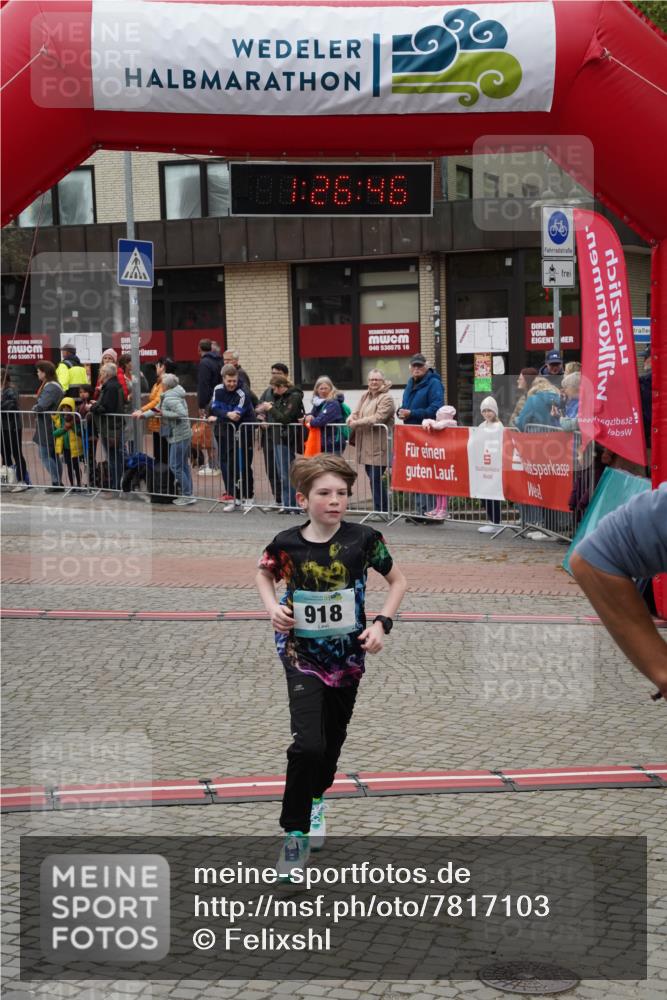 04.05.2025 - 8. Wedeler Halbmarathon Felixshl http://msf.ph/oto/7817103 04.05.2025 11:26:44 Ziel 643, 918, 919 meine-sportfotos.de