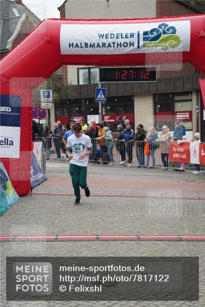 04.05.2025 - 8. Wedeler Halbmarathon Felixshl http://msf.ph/oto/7817122 04.05.2025 11:27:10 Ziel 303, 352 meine-sportfotos.de