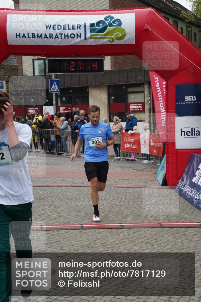 04.05.2025 - 8. Wedeler Halbmarathon Felixshl http://msf.ph/oto/7817129 04.05.2025 11:27:12 Ziel 303, 352 meine-sportfotos.de
