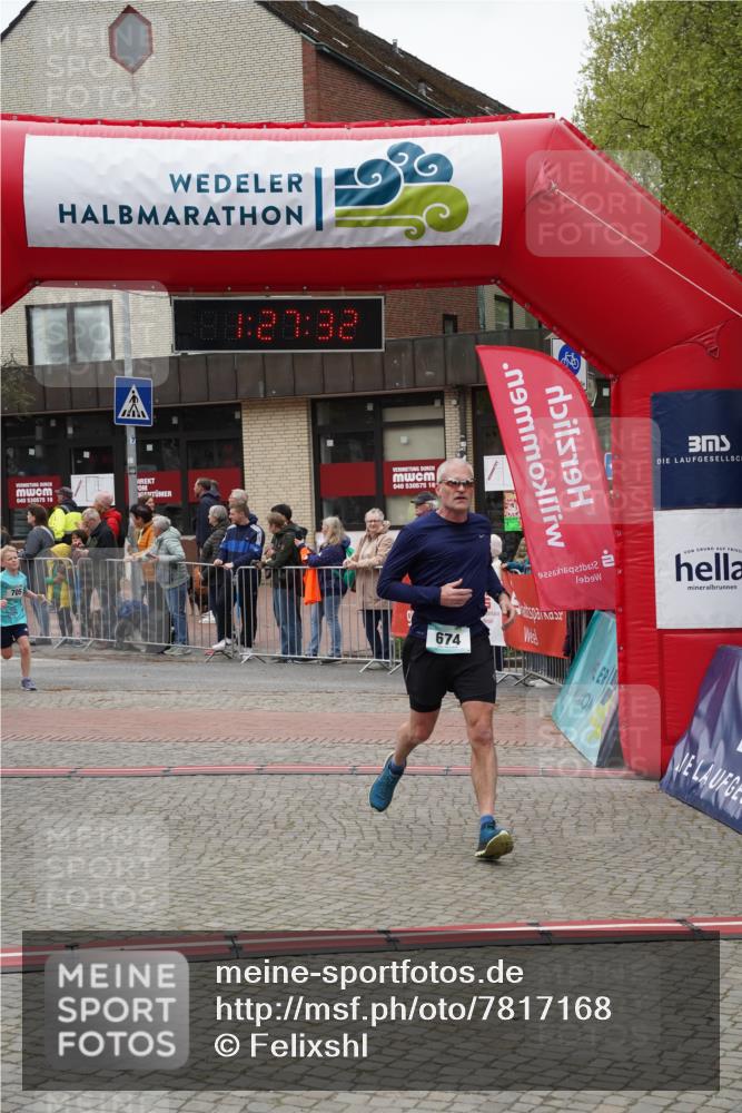 04.05.2025 - 8. Wedeler Halbmarathon Felixshl http://msf.ph/oto/7817168 04.05.2025 11:27:30 Ziel 674, 705 meine-sportfotos.de