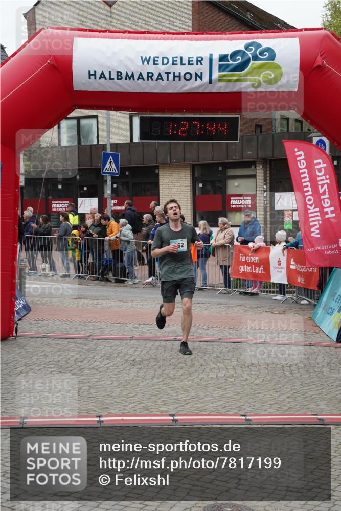 04.05.2025 - 8. Wedeler Halbmarathon Felixshl http://msf.ph/oto/7817199 04.05.2025 11:27:42 Ziel 862, 1081, 1208 meine-sportfotos.de