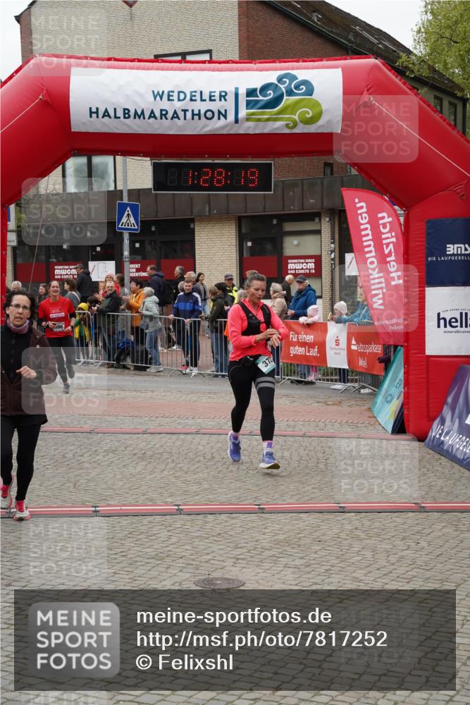 04.05.2025 - 8. Wedeler Halbmarathon Felixshl http://msf.ph/oto/7817252 04.05.2025 11:28:18 Ziel 372, 836, 1096, 1195 meine-sportfotos.de