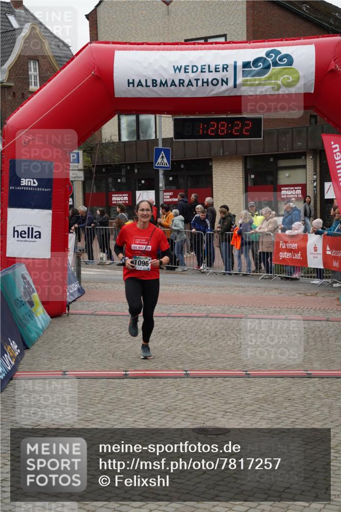 04.05.2025 - 8. Wedeler Halbmarathon Felixshl http://msf.ph/oto/7817257 04.05.2025 11:28:20 Ziel 372, 836, 1096, 1195 meine-sportfotos.de