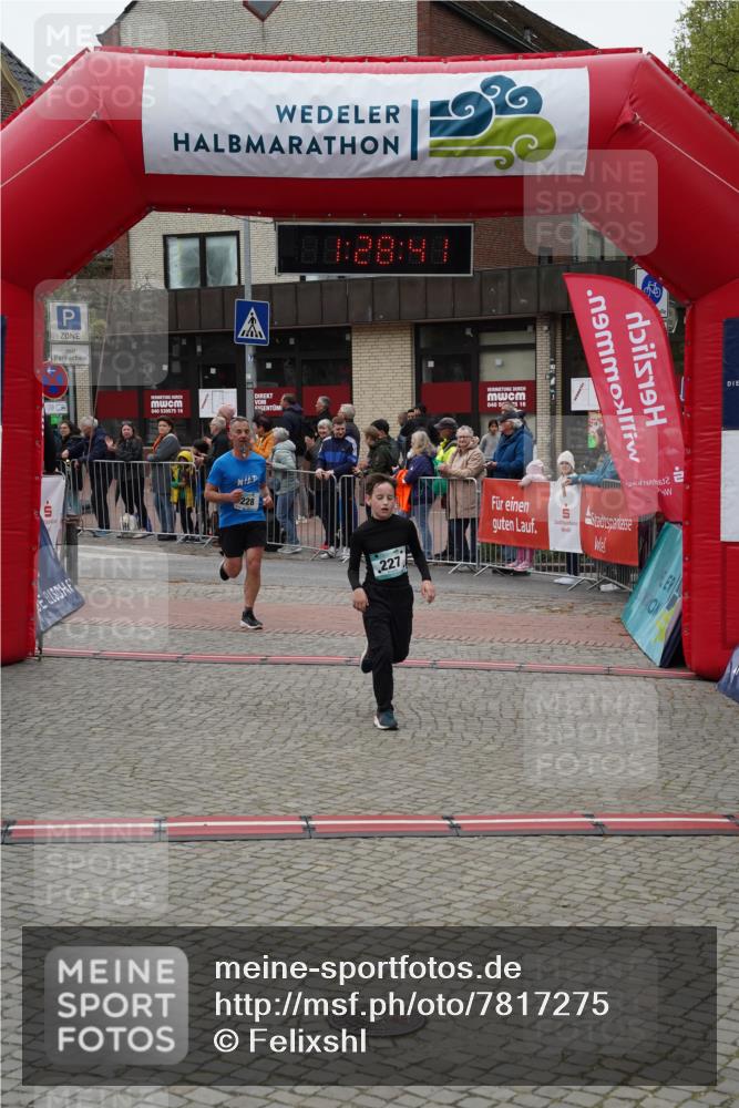 04.05.2025 - 8. Wedeler Halbmarathon Felixshl http://msf.ph/oto/7817275 04.05.2025 11:28:39 Ziel 227, 228, 301, 1204 meine-sportfotos.de