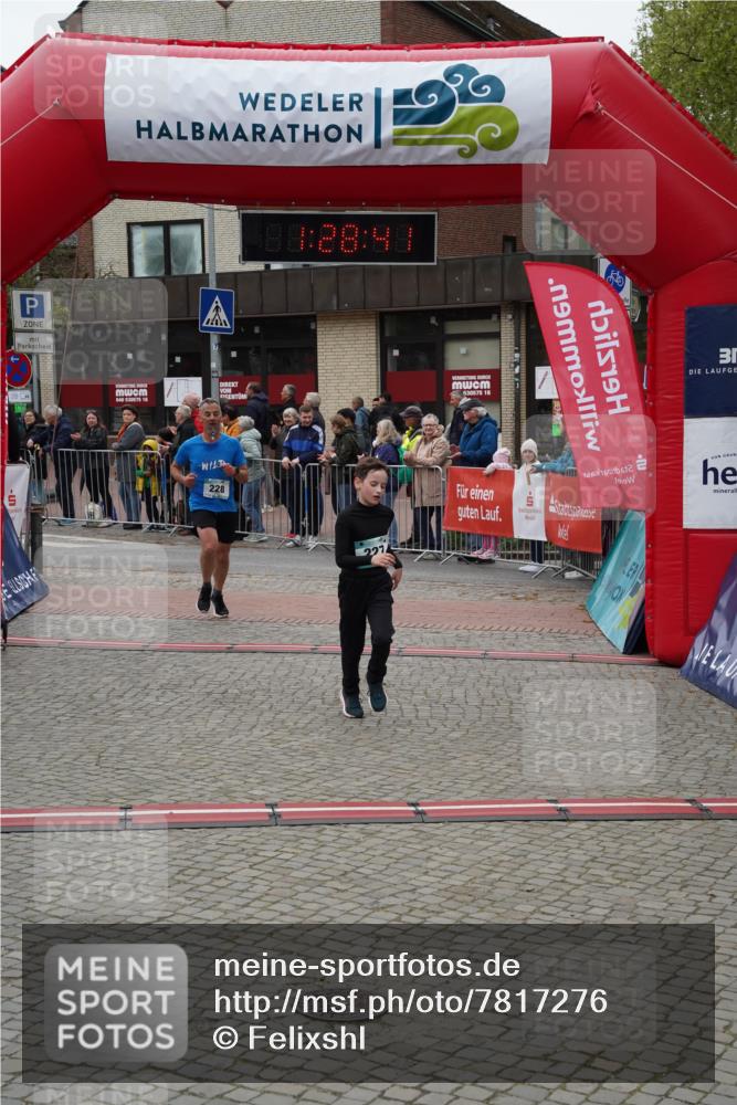 04.05.2025 - 8. Wedeler Halbmarathon Felixshl http://msf.ph/oto/7817276 04.05.2025 11:28:39 Ziel 227, 228, 301, 1204 meine-sportfotos.de