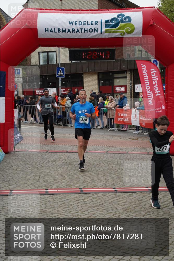 04.05.2025 - 8. Wedeler Halbmarathon Felixshl http://msf.ph/oto/7817281 04.05.2025 11:28:41 Ziel 27, 227, 228, 301, 1204 meine-sportfotos.de