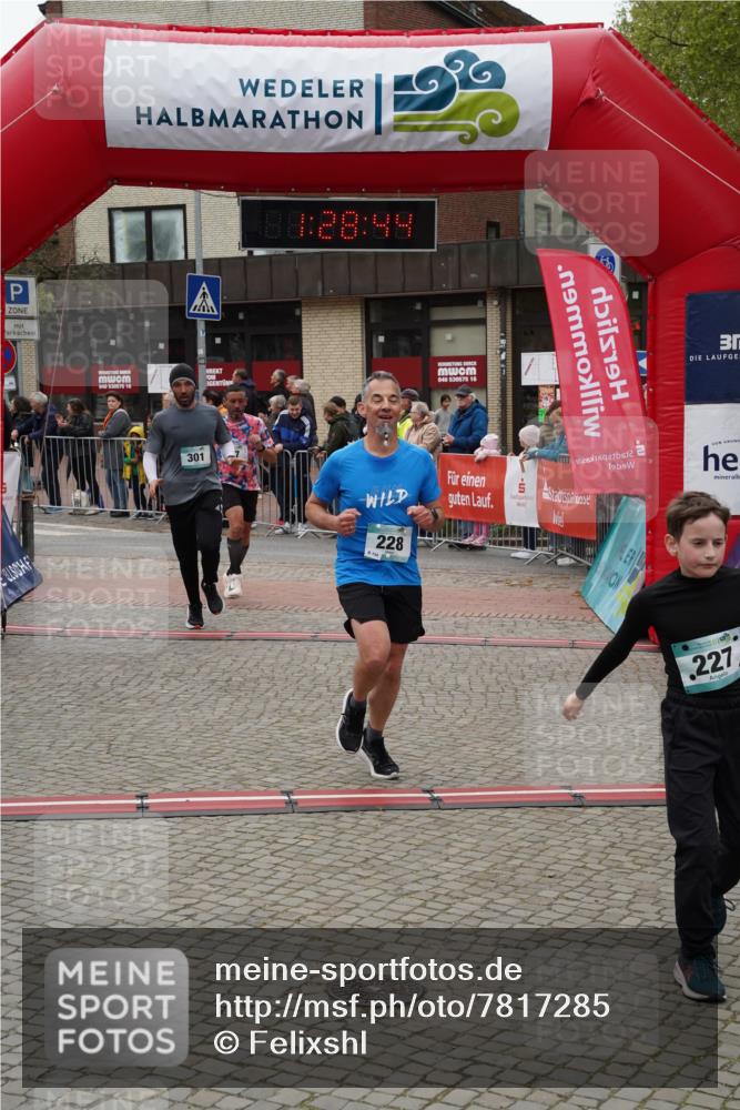 04.05.2025 - 8. Wedeler Halbmarathon Felixshl http://msf.ph/oto/7817285 04.05.2025 11:28:42 Ziel 27, 227, 228, 301, 1204 meine-sportfotos.de