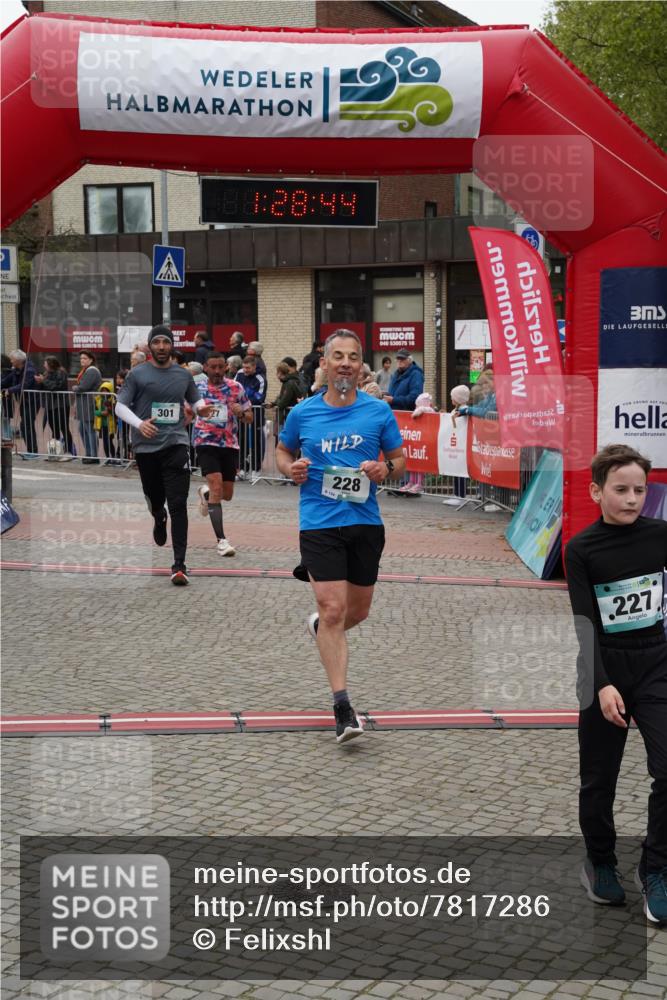 04.05.2025 - 8. Wedeler Halbmarathon Felixshl http://msf.ph/oto/7817286 04.05.2025 11:28:42 Ziel 27, 227, 228, 301, 1204 meine-sportfotos.de